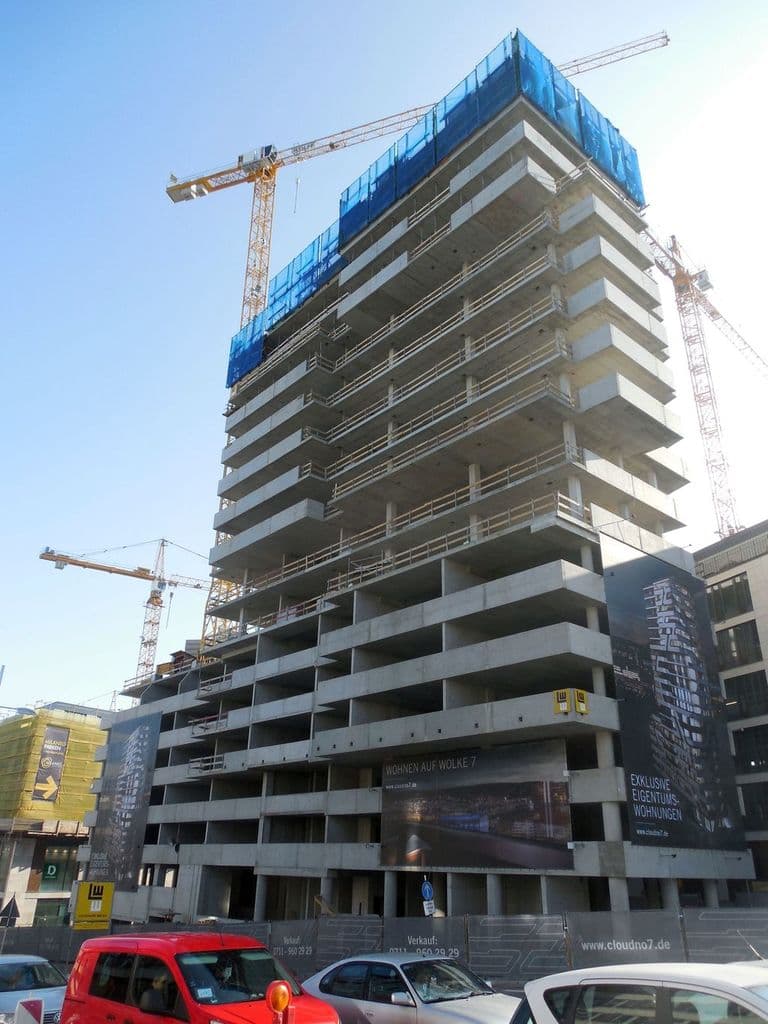 Equinox Founding Partner Noémi was leading the team generating construction and building permission materials as well as coordinating interior design for several apartments and clients for the 18-storey hotel and serviced apartments building in central Stuttgart.