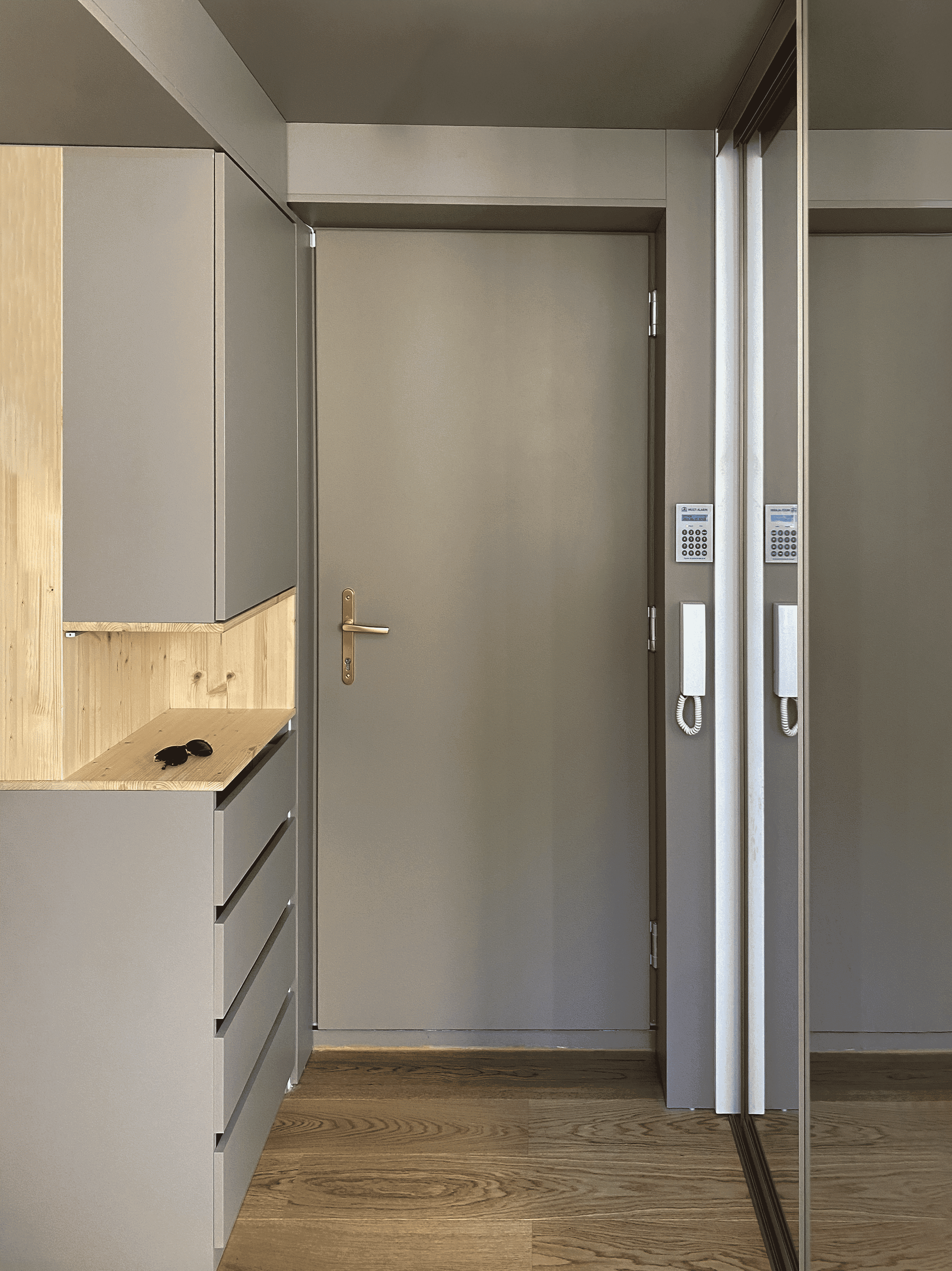 renovation of a compact appartment_equinox_hall