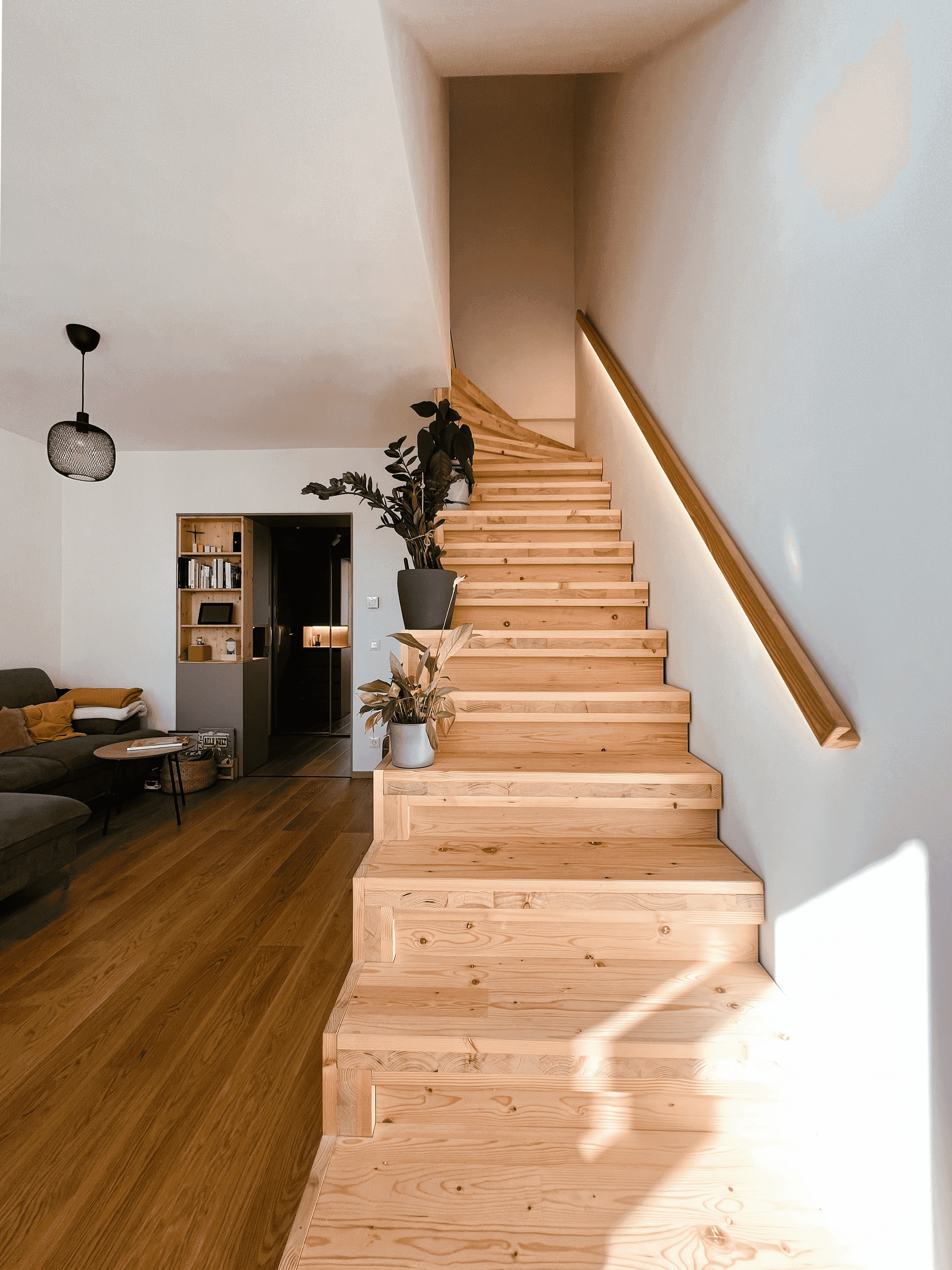 renovation of a compact appartment_equinox_stairs