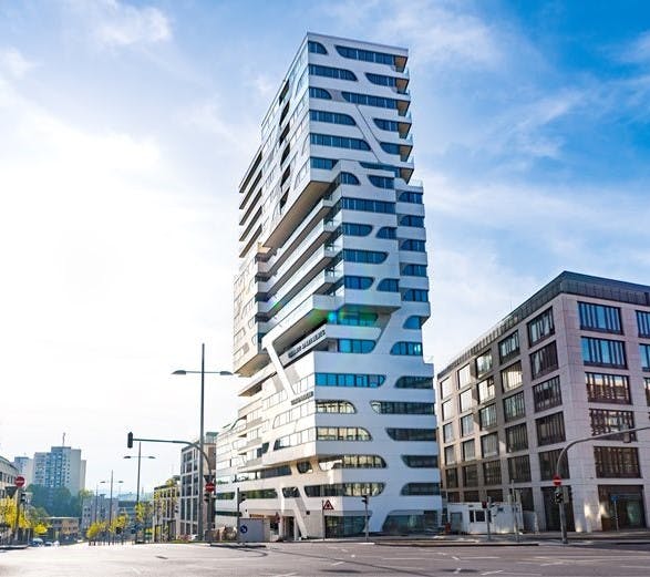 Equinox Founding Partner Noémi was leading the team generating construction and building permission materials as well as coordinating interior design for several apartments and clients for the 18-storey hotel and serviced apartments building in central Stuttgart.
