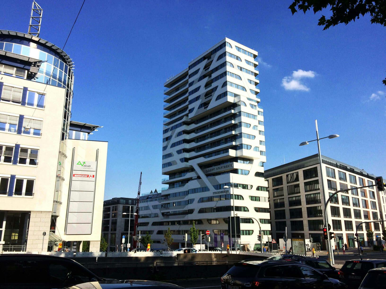 Equinox Founding Partner Noémi was leading the team generating construction and building permission materials as well as coordinating interior design for several apartments and clients for the 18-storey hotel and serviced apartments building in central Stuttgart.
